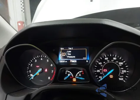 2018 Ford Focus Se z USA, uszkodzony, nr VIN 1FADP3FE0JL270854